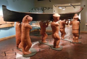 suquamish museum canoe with bears isolated DSCN8582_zps9a270782